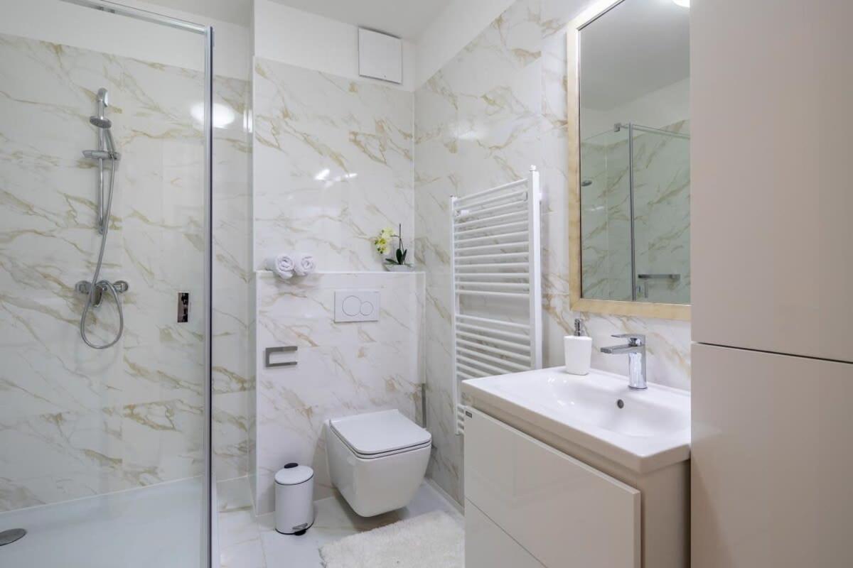 Homey Apartment With Ac And Balcony Βουδαπέστη Εξωτερικό φωτογραφία