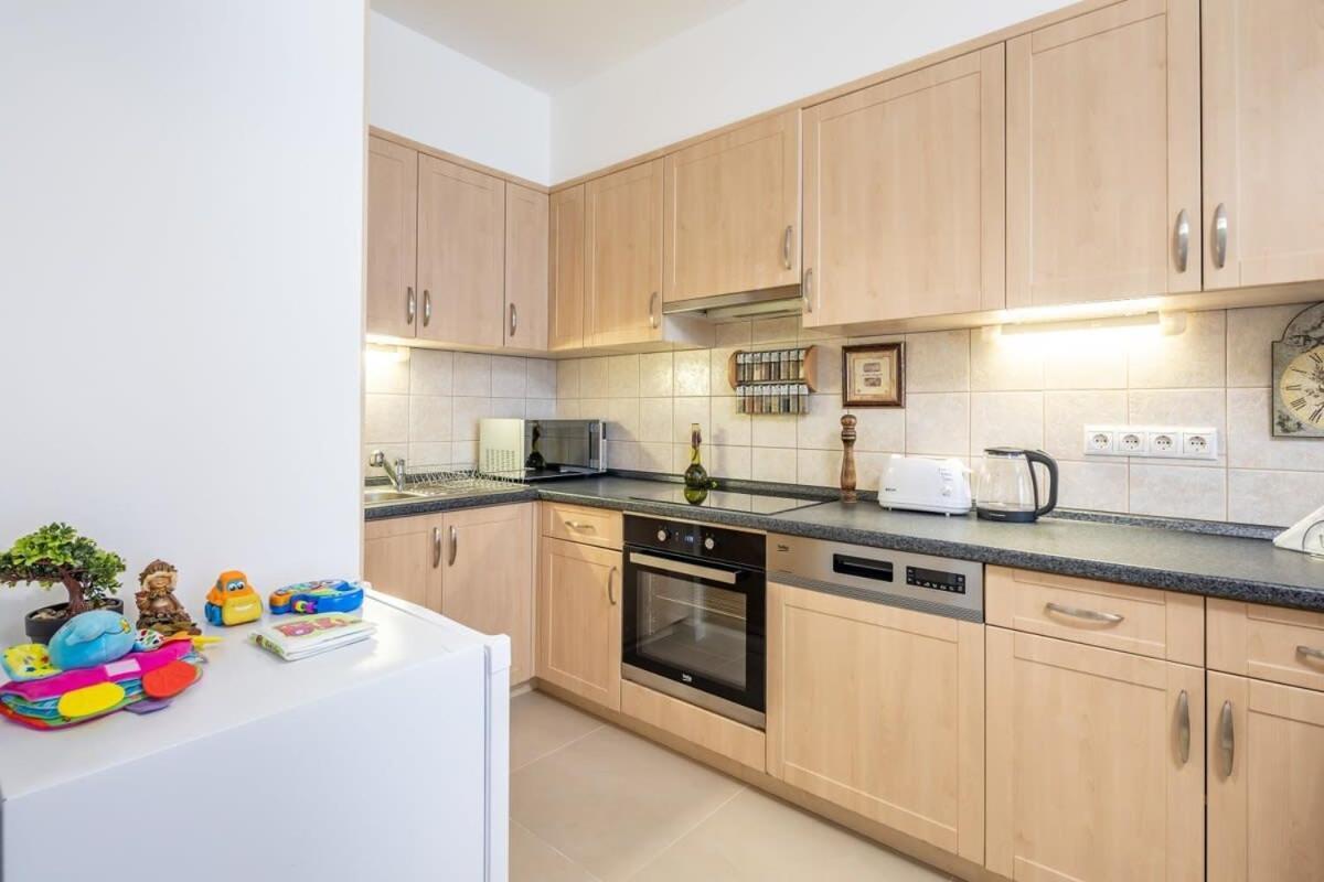 Homey Apartment With Ac And Balcony Βουδαπέστη Εξωτερικό φωτογραφία