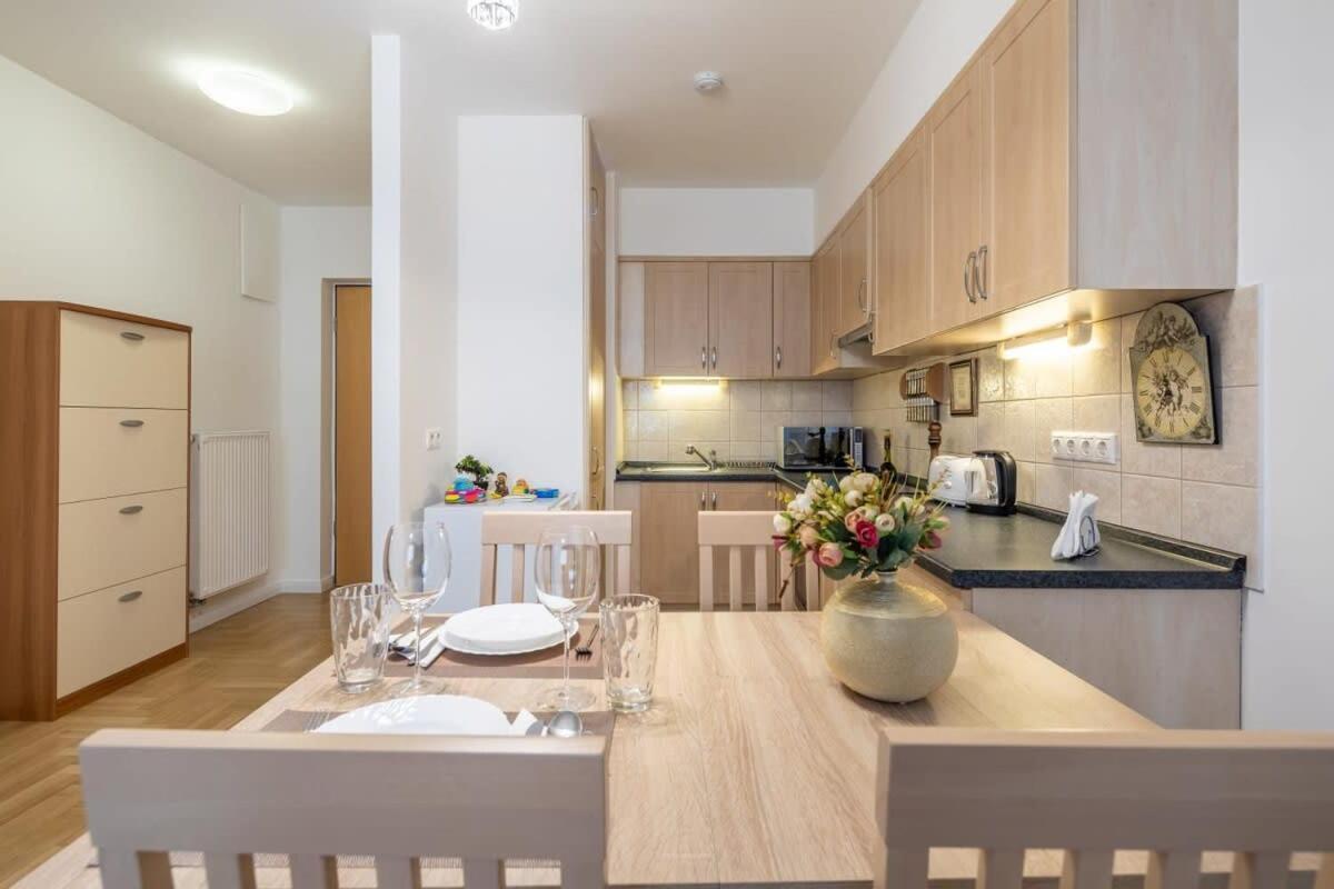 Homey Apartment With Ac And Balcony Βουδαπέστη Εξωτερικό φωτογραφία