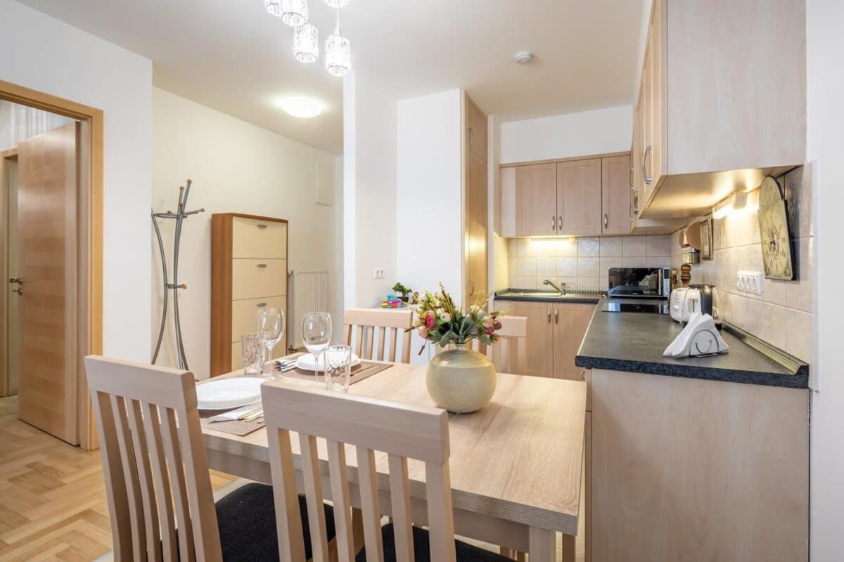 Homey Apartment With Ac And Balcony Βουδαπέστη Εξωτερικό φωτογραφία