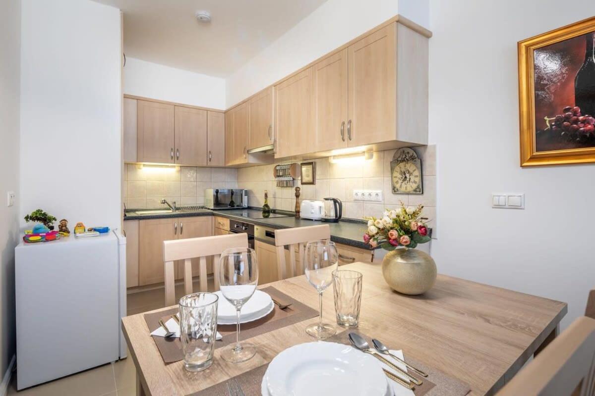 Homey Apartment With Ac And Balcony Βουδαπέστη Εξωτερικό φωτογραφία