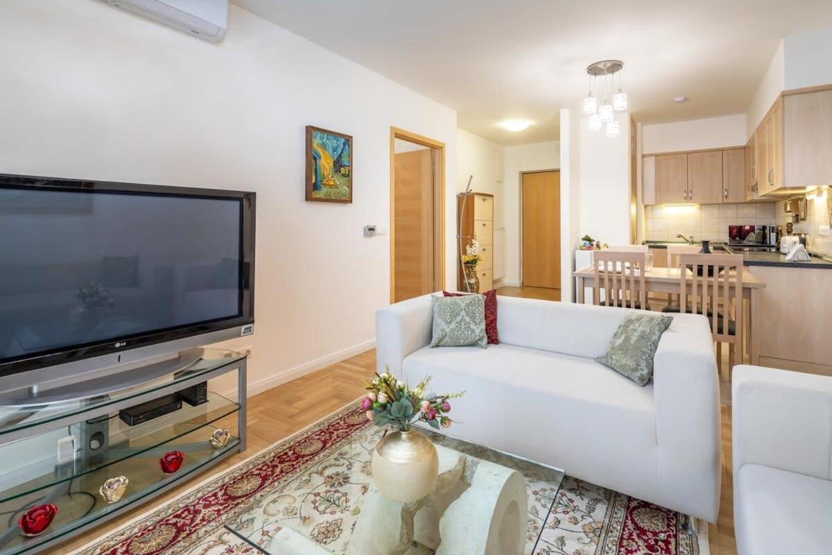 Homey Apartment With Ac And Balcony Βουδαπέστη Εξωτερικό φωτογραφία