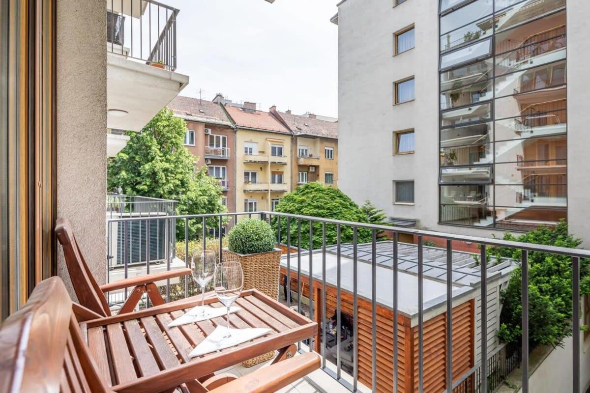 Homey Apartment With Ac And Balcony Βουδαπέστη Εξωτερικό φωτογραφία